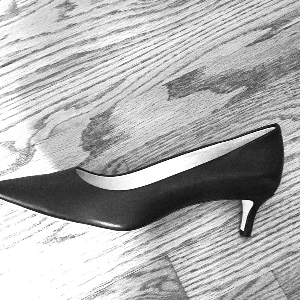 Louise et Cie black kitten heels size 9